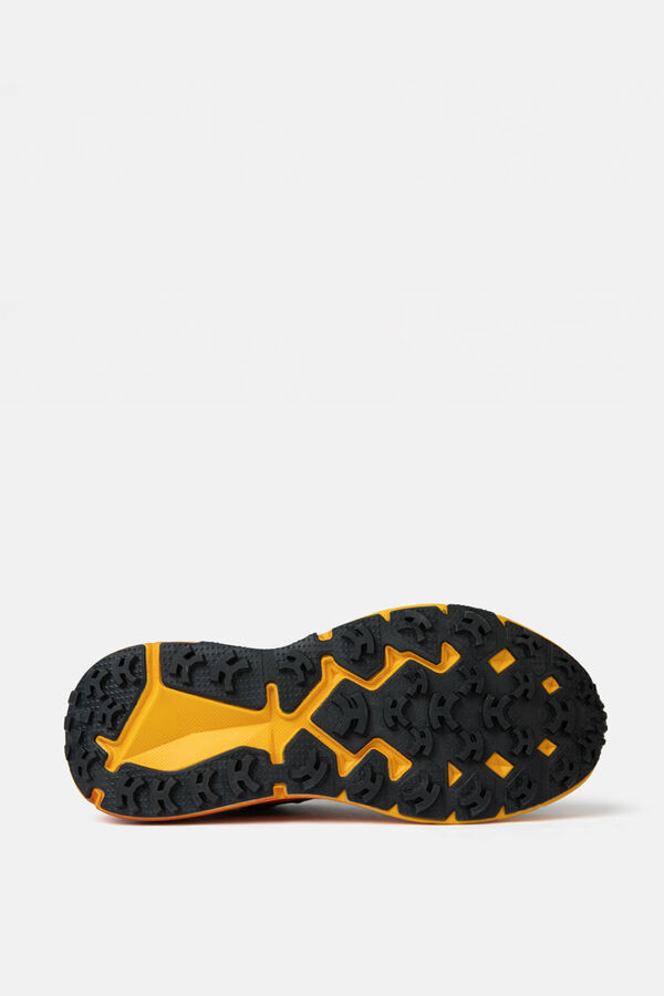 Izas Multi-activity cushioning trainers black