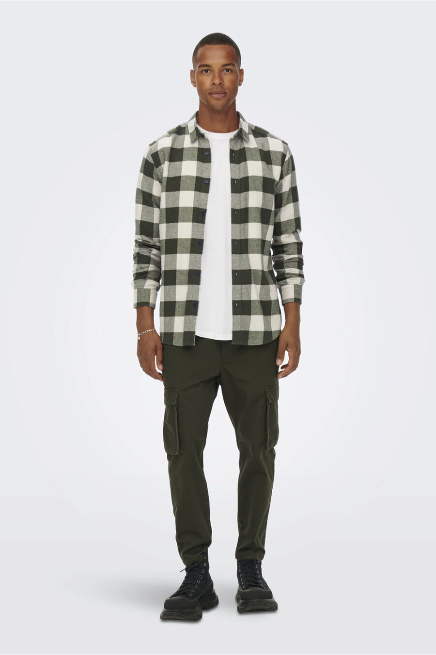 Camisa de hombre de manga larga y cuadros