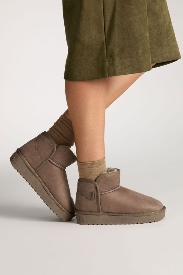 D. Franklin Low Nordic ankle boots nude