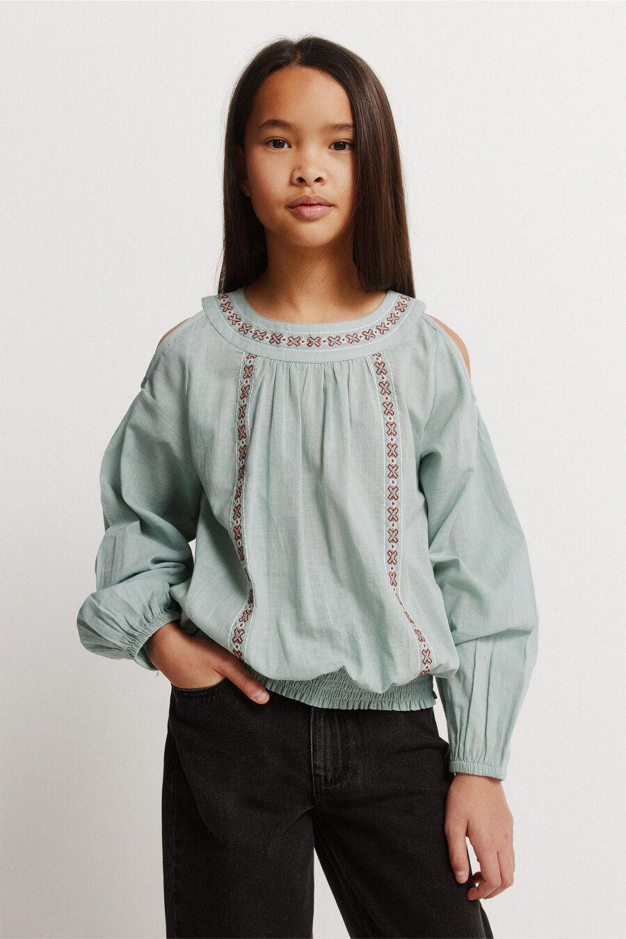 Blusa hombros cut out niña