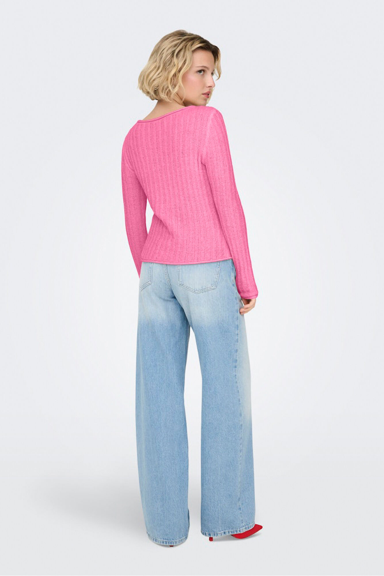 Only Camisola canelada.<br/>- Gola redonda.<br/>- Manga comprida.<br/>- Regular fit.<br/>