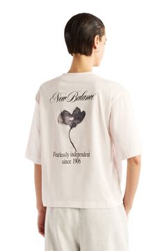 New Balance Camiseta relaxed con gr&aacute;fico central