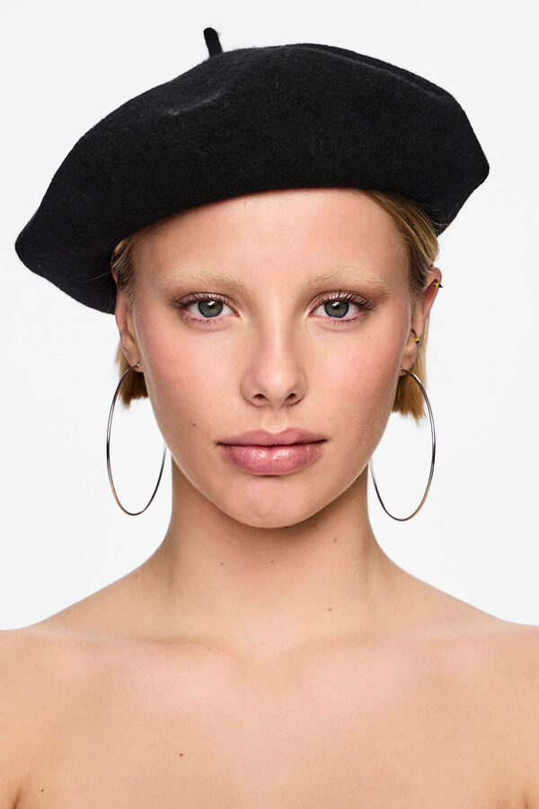 Pieces Boina de l&atilde; preto