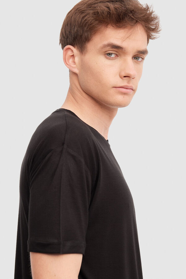 Inside Camiseta B&aacute;sica Longa preto