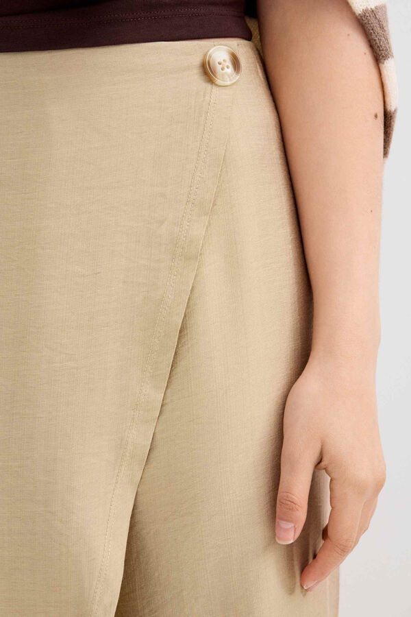 Inside Pantal&oacute;n pareo bot&oacute;n blanco