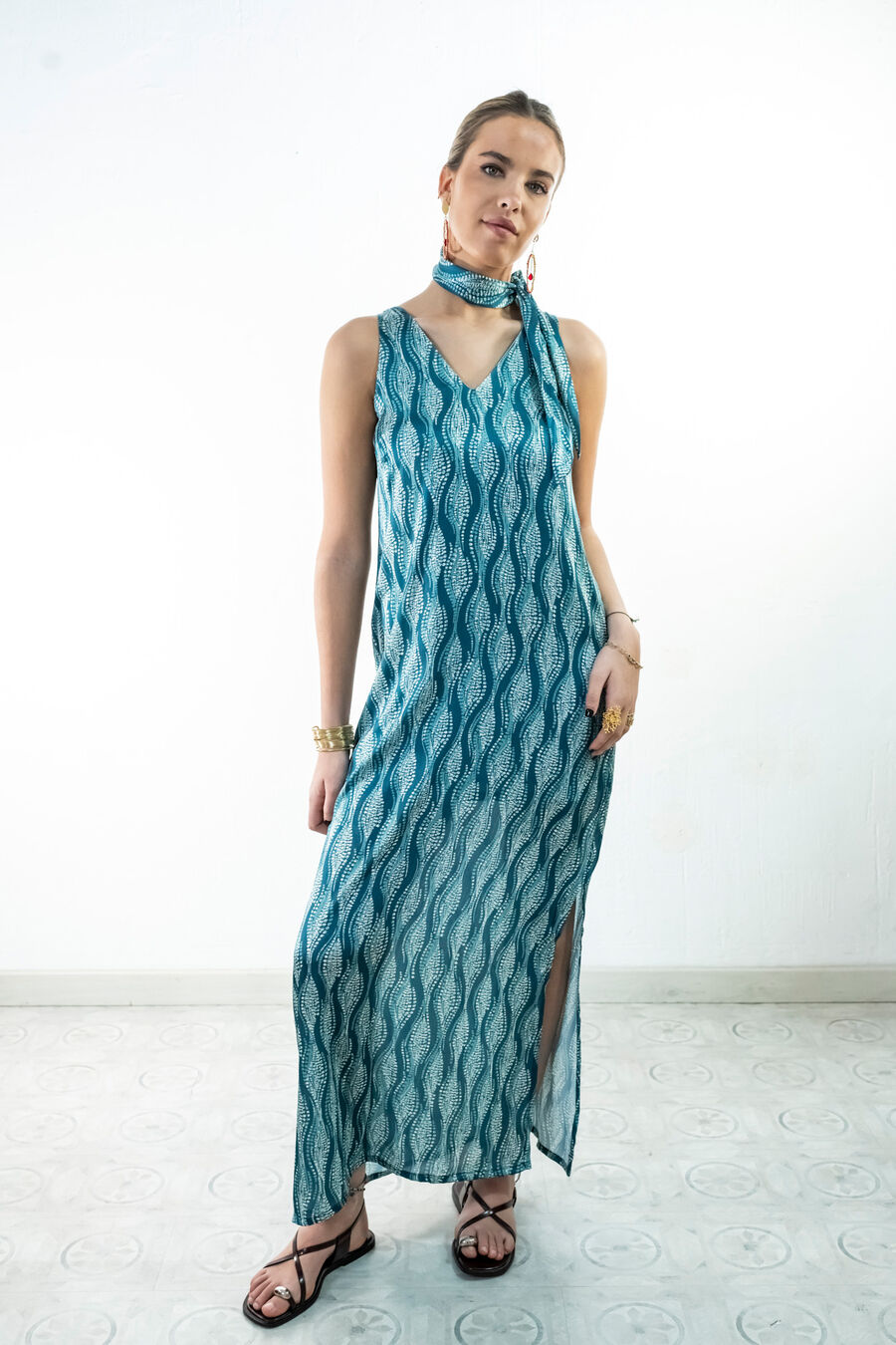 Vestido largo escote pico