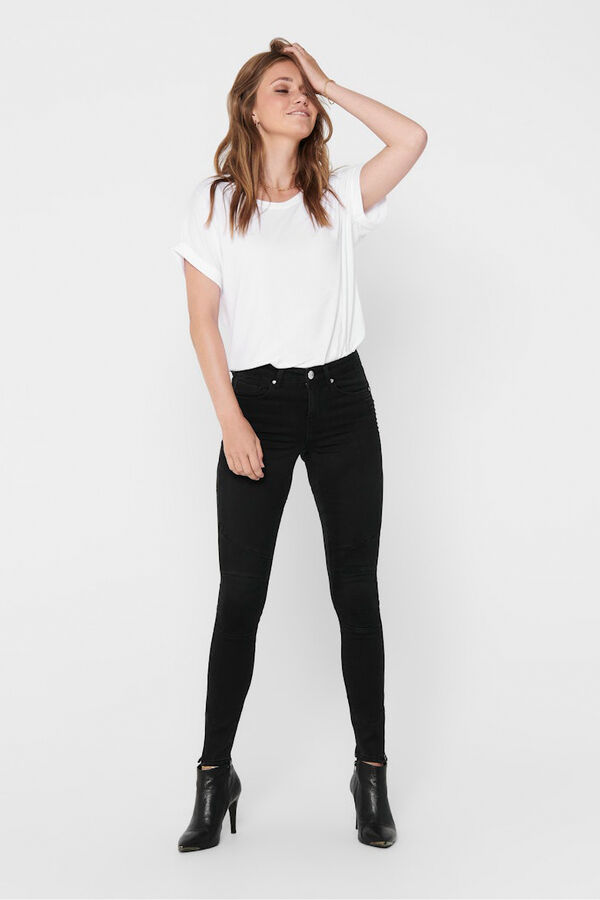 Only short-sleeved T-shirt white