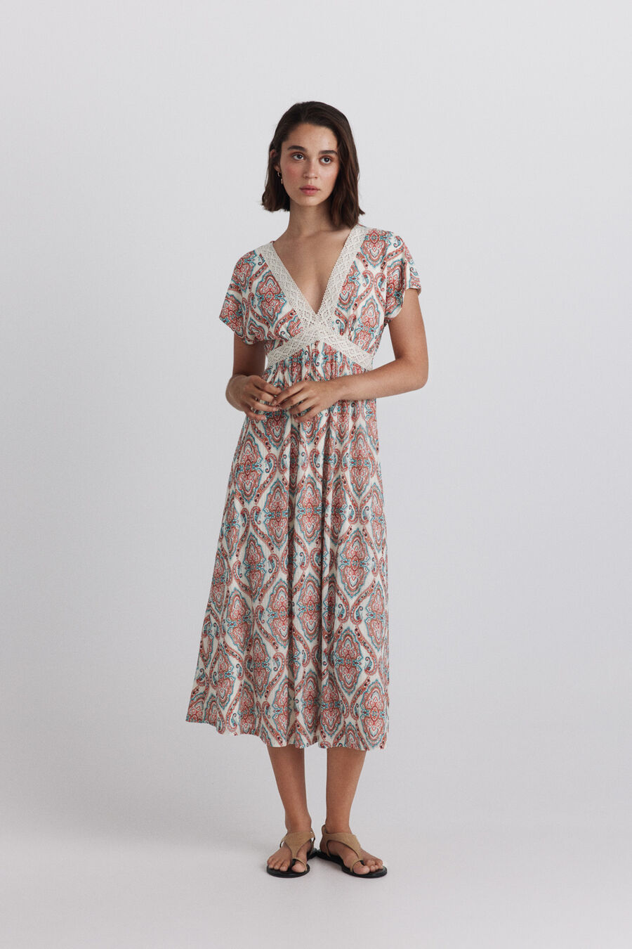 Vestido midi manga corta cenefa