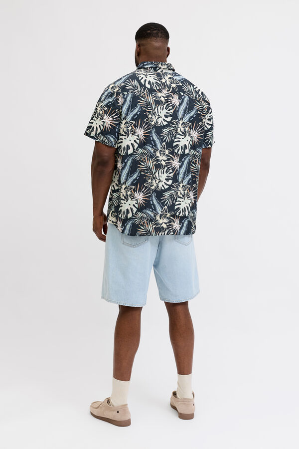 Jack & Jones PLUS Camisa resort estampado tropical negro