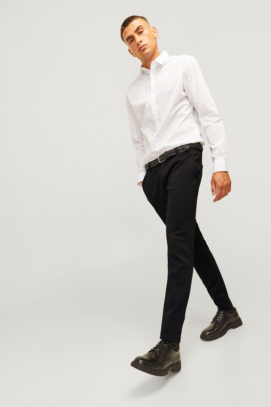 Pantalón chino slim fit