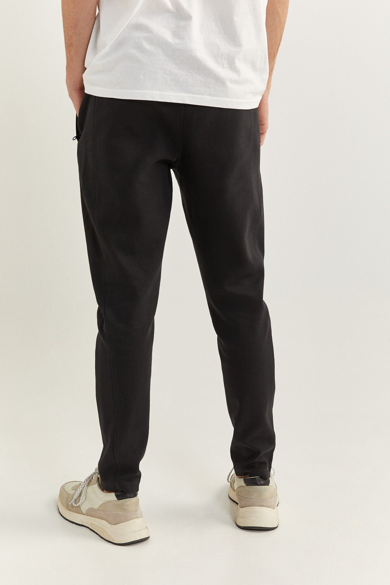 jogging bottoms black