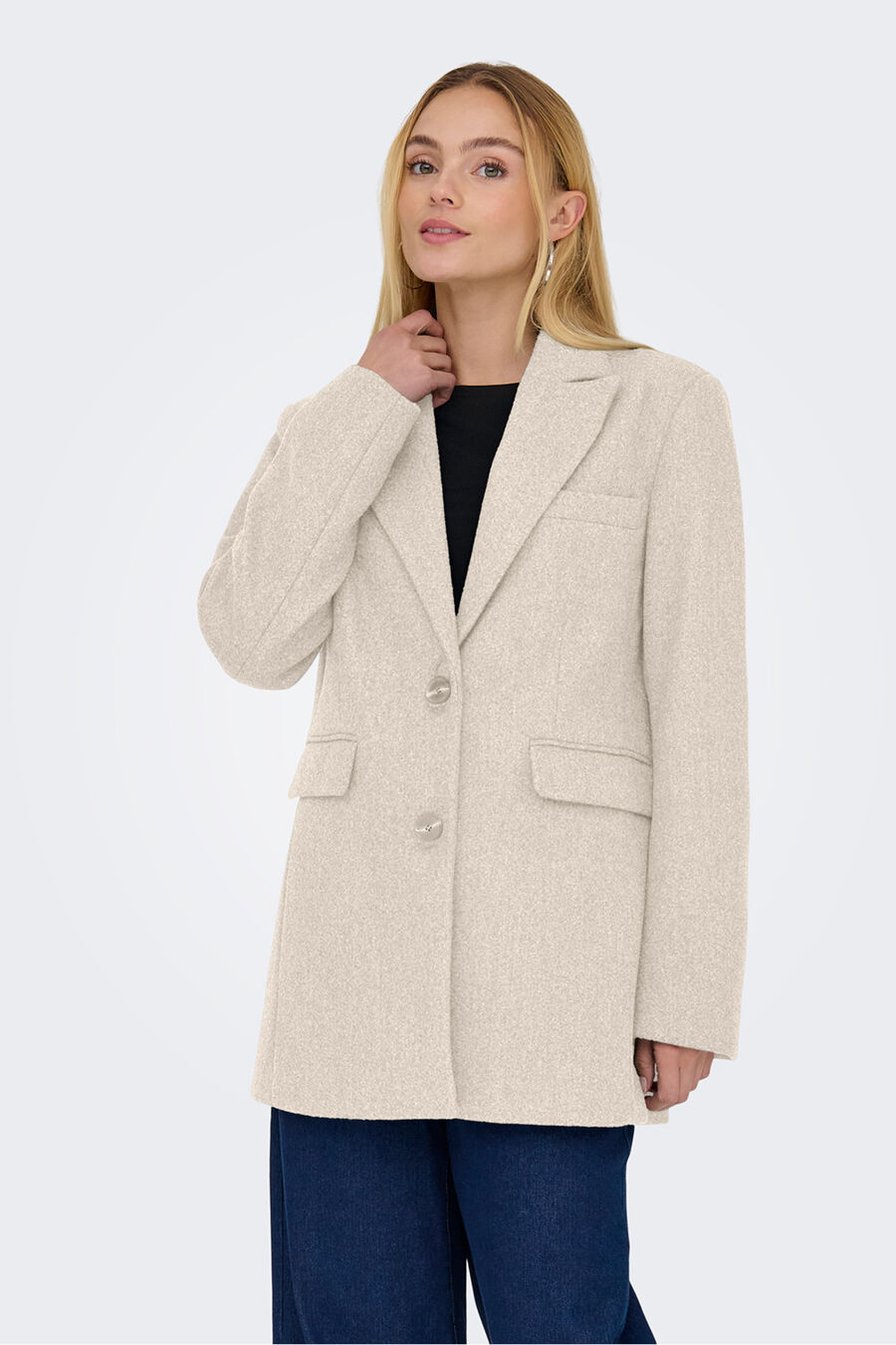 Abrigo corto tipo blazer