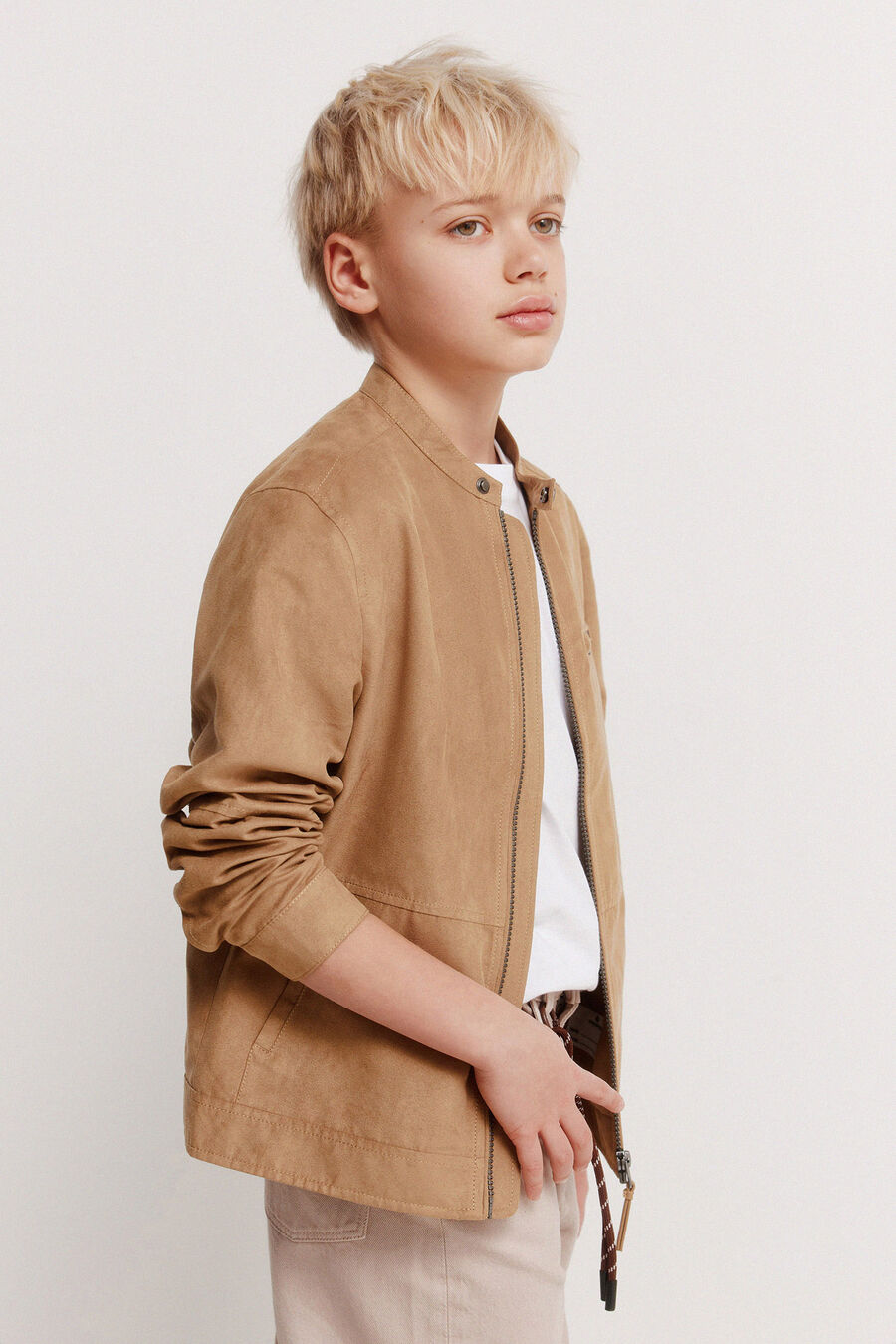 Chaqueta de antelina para niño.