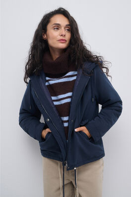 Parka corta con capucha