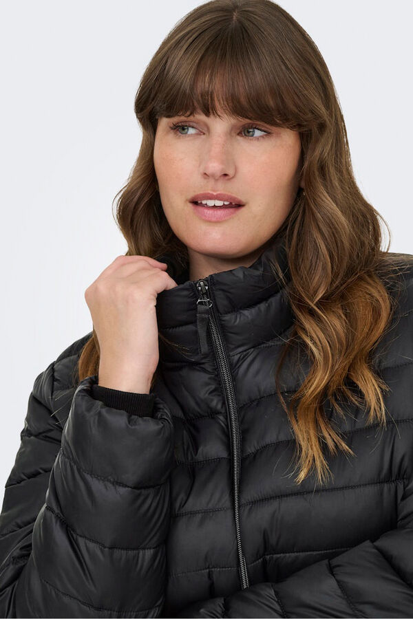 Only Carmakoma Chaqueta acolchada cremallera talla grande negro