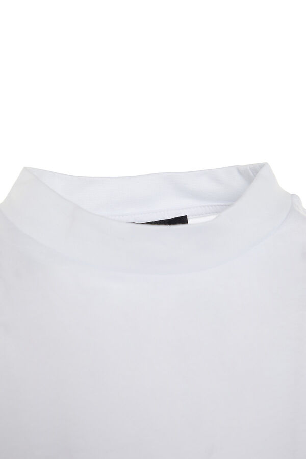 Trendyol Camiseta b&aacute;sica corte regular manga corta blanco