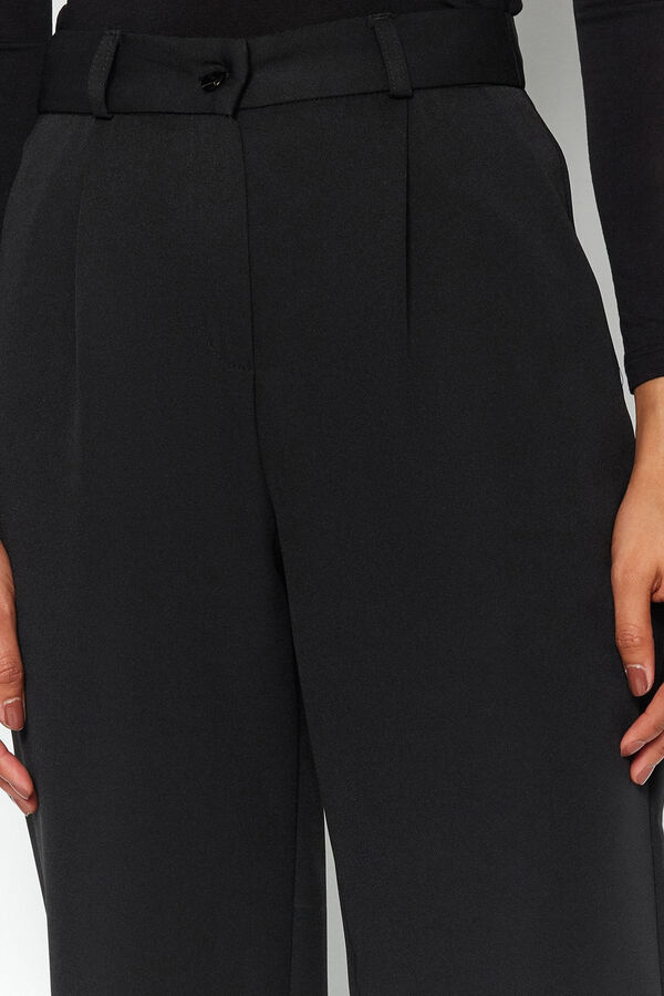 Trendyol Pleated pants Crna