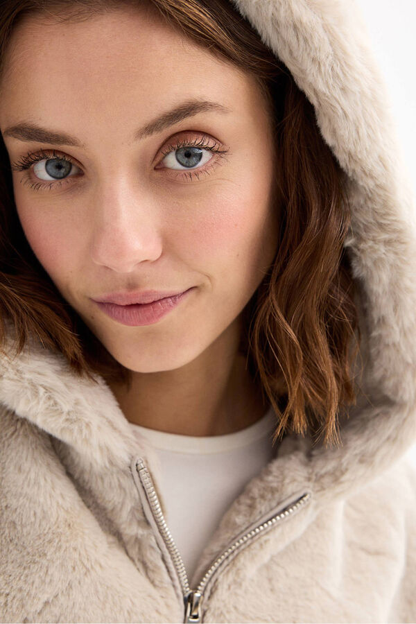 Inside Cazadora Pelo Con Capucha nude