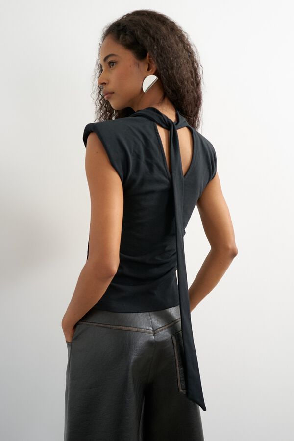 Topshop Top sem mangas com detalhe de n&oacute; preto