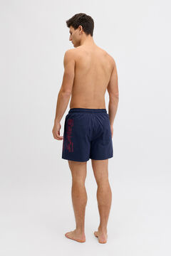 Jack & Jones Ba&ntilde;ador detalle logo contraste