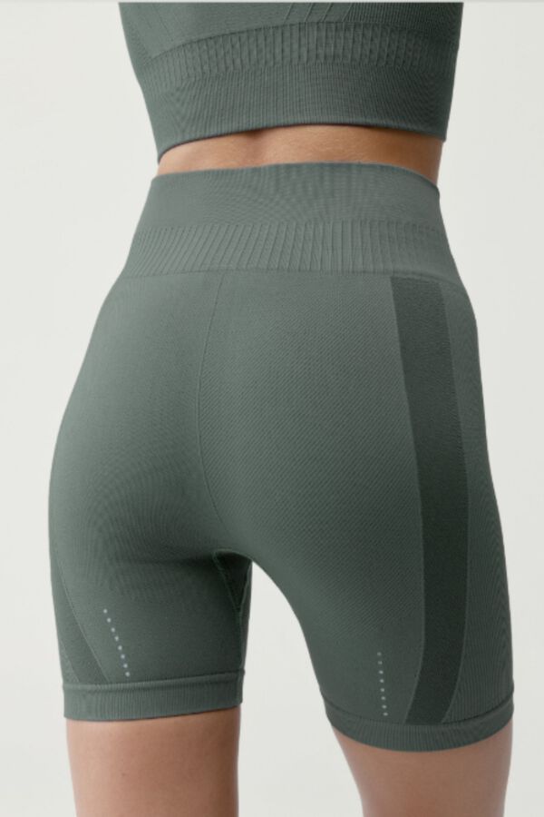 Born Living Yoga Pantalones cortos deportivos Eris verde kaki