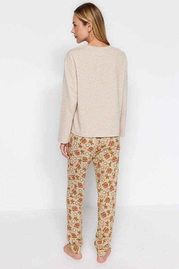 Trendyol Conjunto pijama Galleta jengibre Navidad beige amarillo