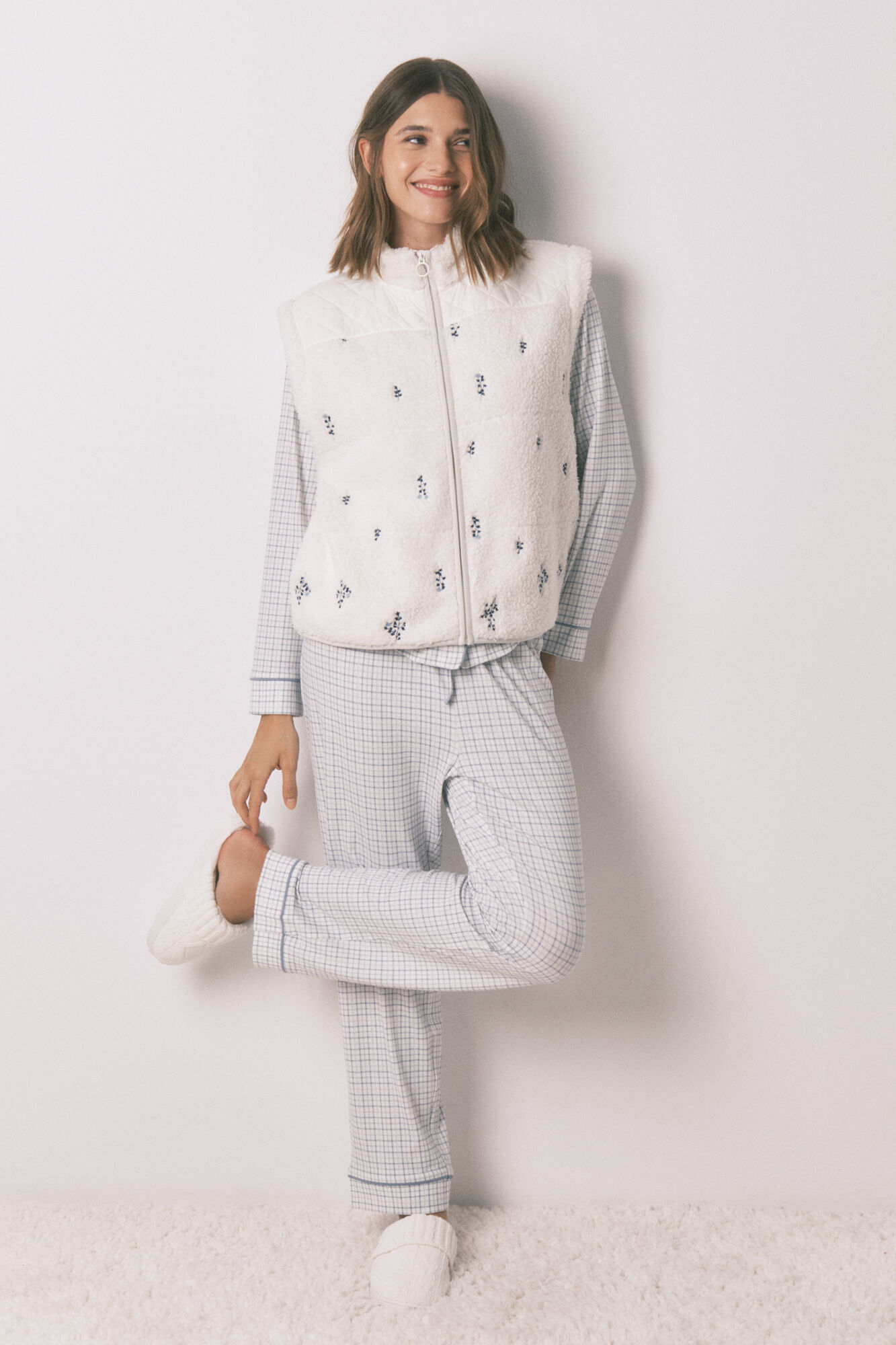 Women'secret Chaleco corto borreguito blanco bordado