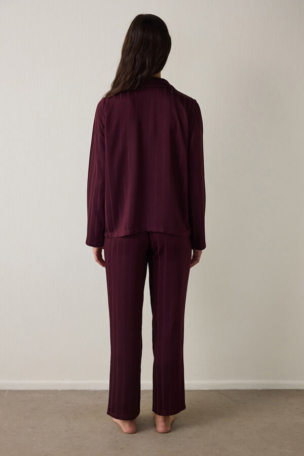 Penti Conjunto de camisa y pantal&oacute;n de sat&eacute;n granate burdeos