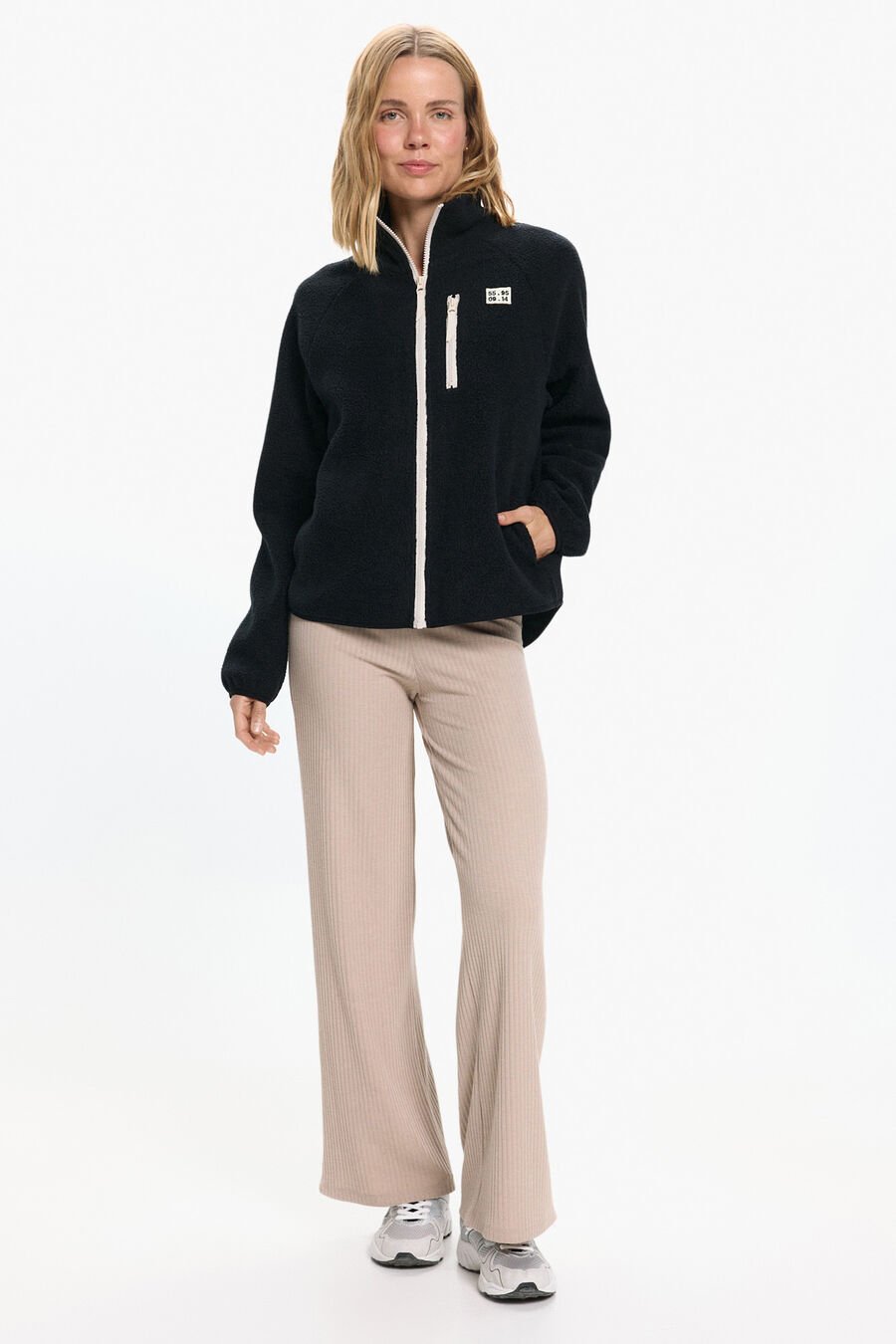 Pantalón pata ancha