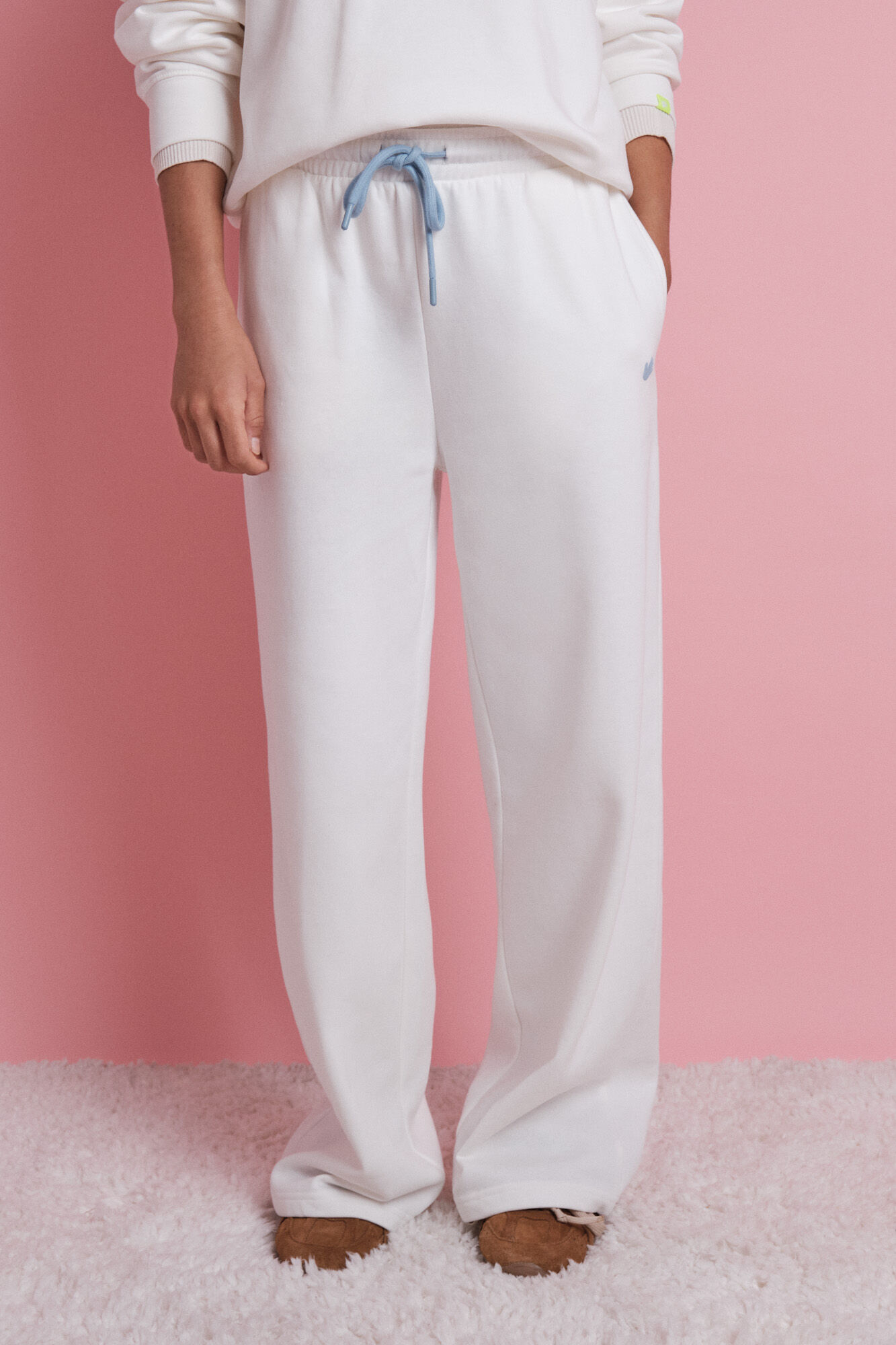 HI&BYE Cal&ccedil;a comprida flare branca de pel&uacute;cia