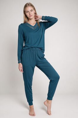 Pijama largo con detalle de encaje