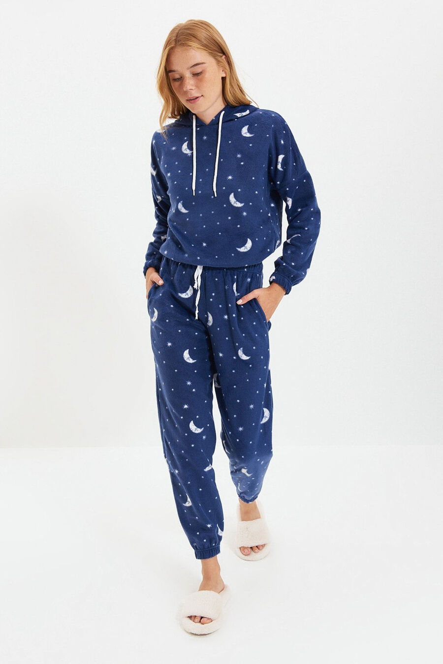Conjunto pijama polar capucha azul galaxia