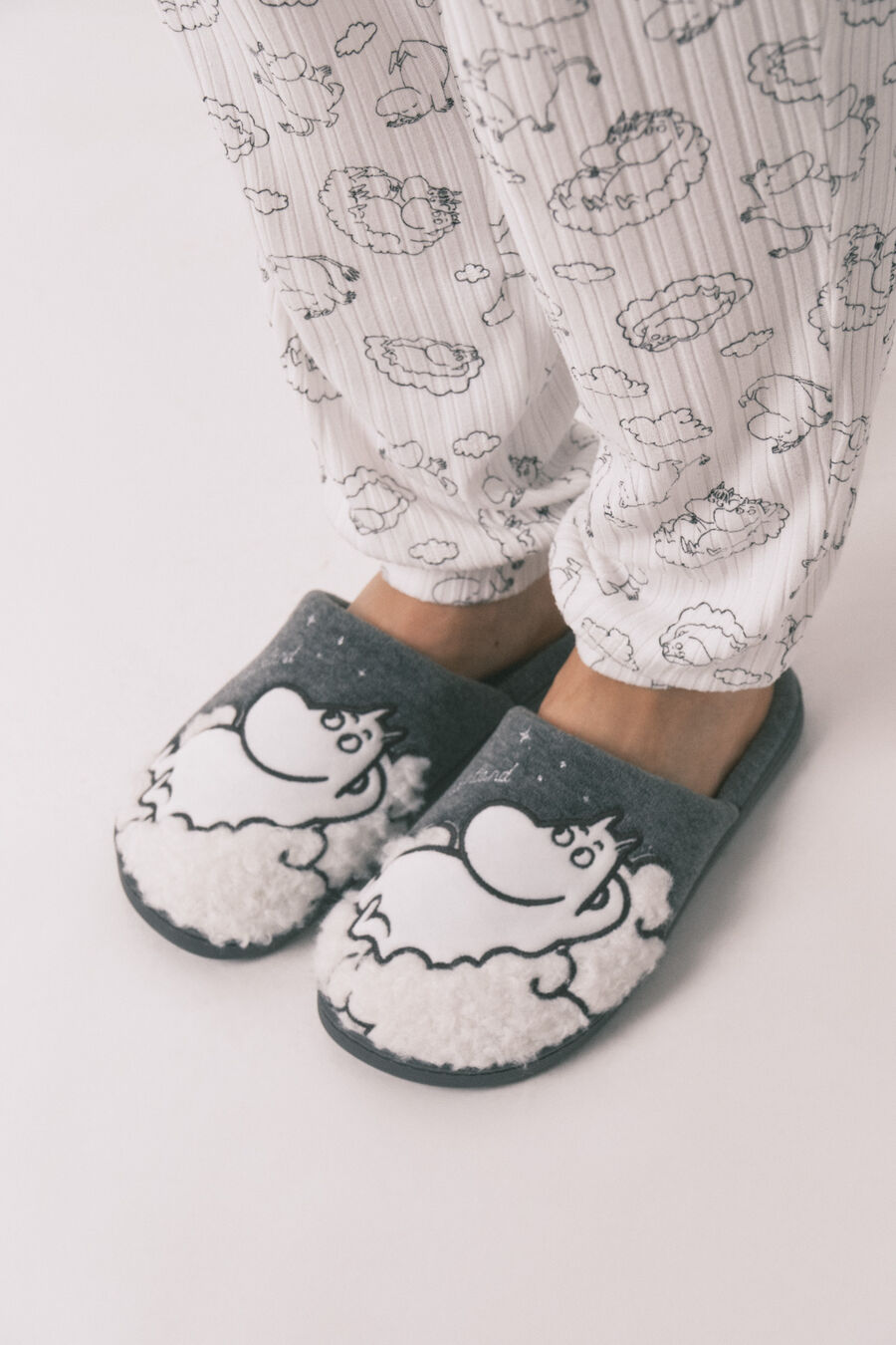 Zapatillas casa borreguito gris Moomin