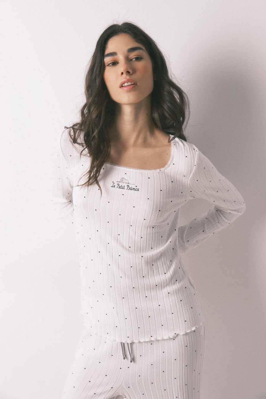 Pijama largo canalé blanco estampado estrellas