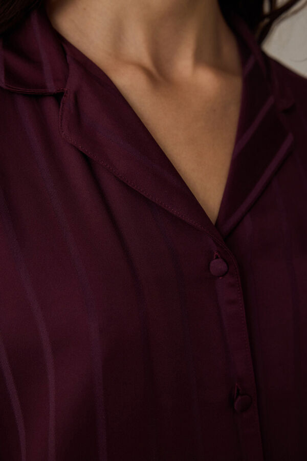 Penti Conjunto de camisa y pantal&oacute;n de sat&eacute;n granate burdeos