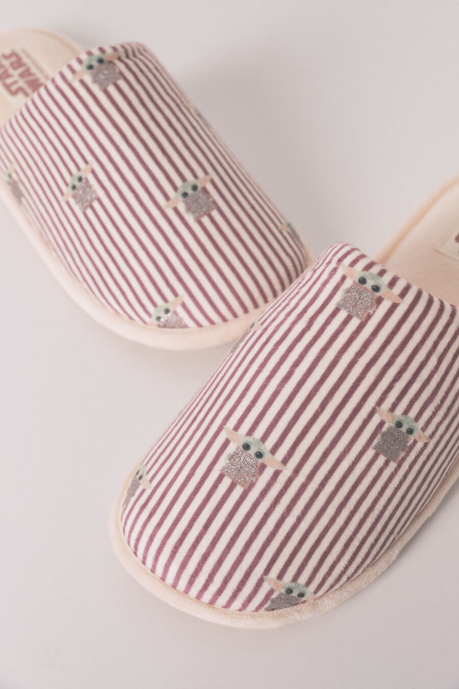 Zapatillas casa Grogu rayas
