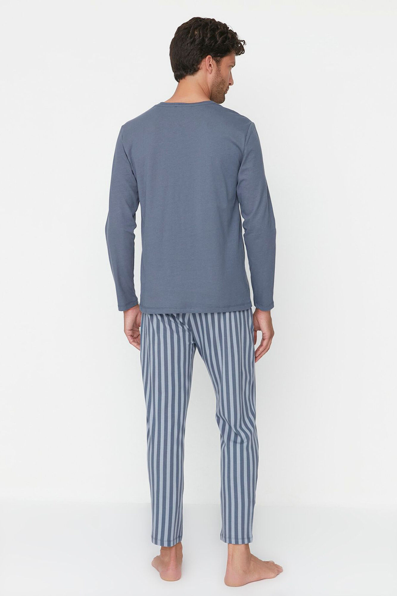 Trendyol Pijama de malha de estampado de corte regular em azul claro 