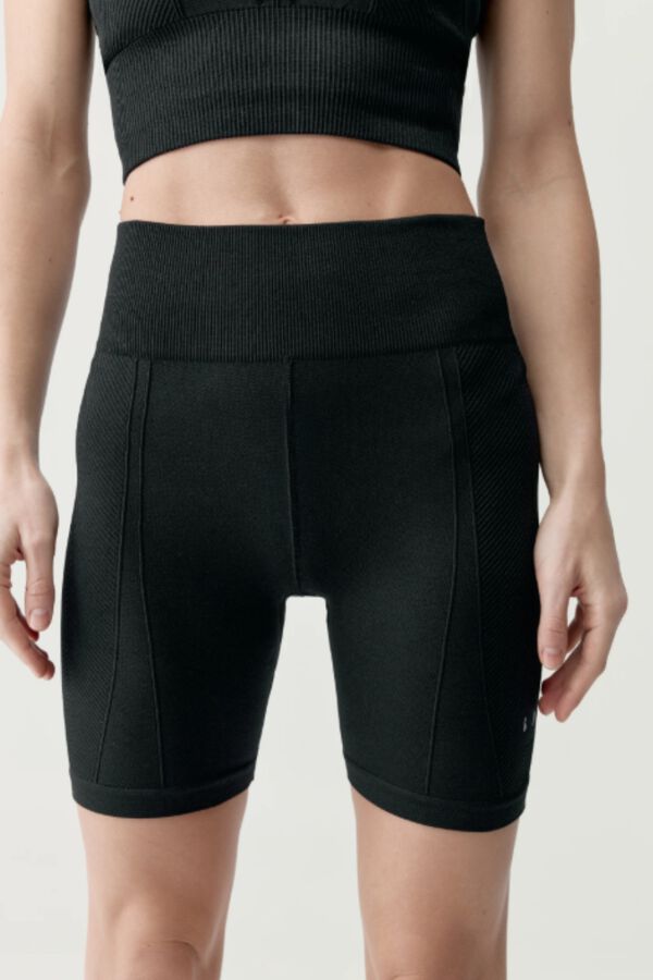 Born Living Yoga Pantal&oacute;n corto deportivo India Negro negro