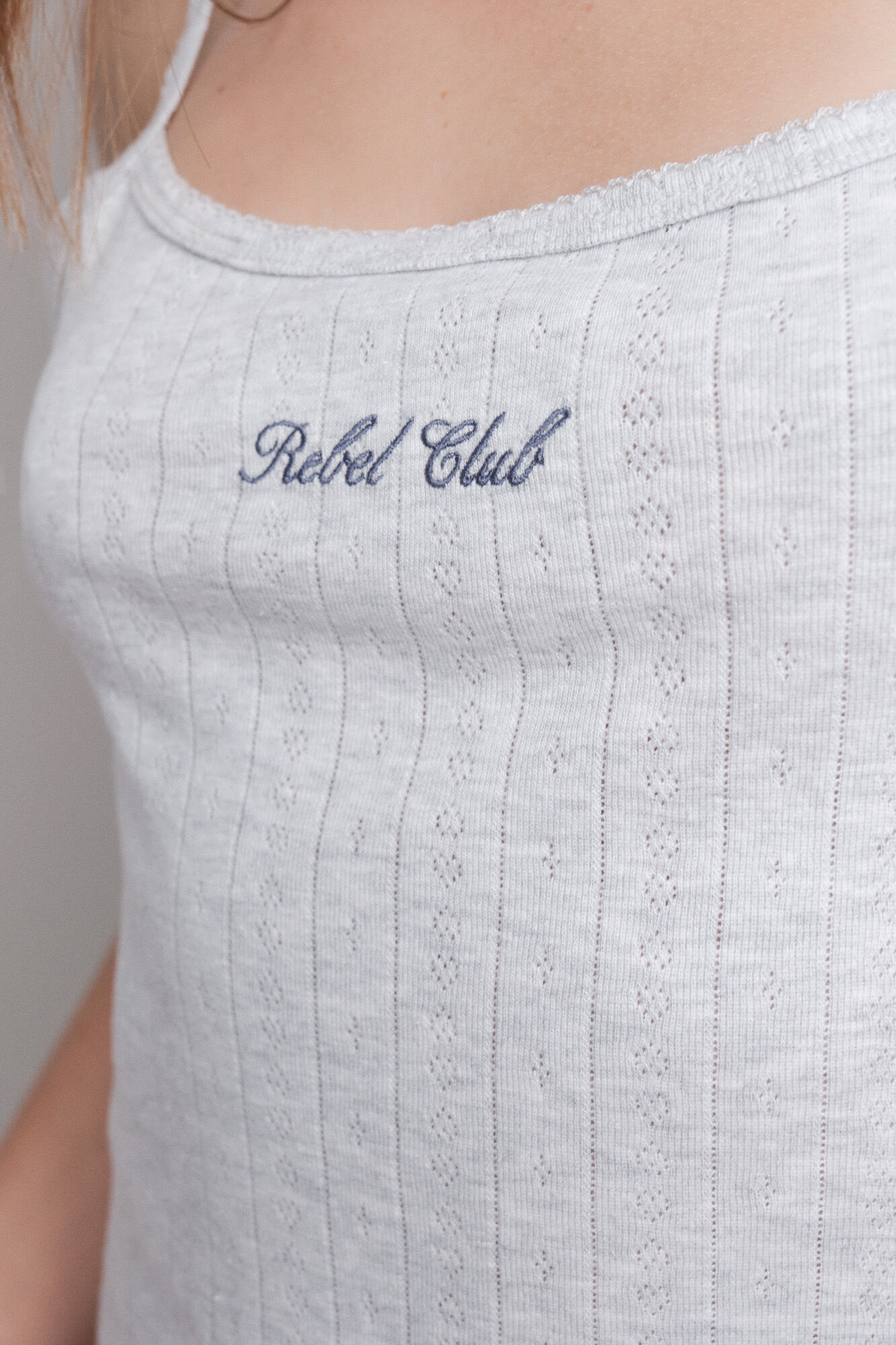 HI&BYE Top de al&ccedil;as em malha pointelle cinzento