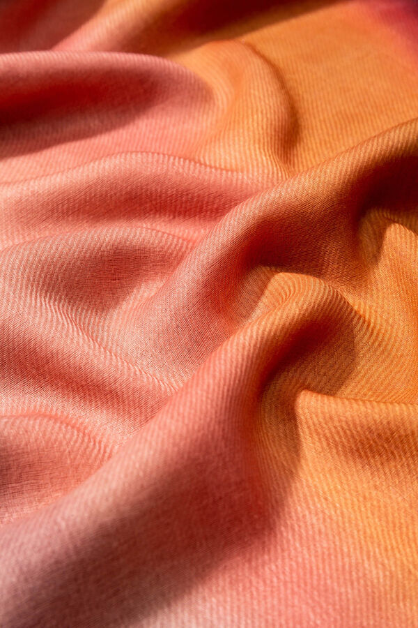 Vilanova Len&ccedil;o retangular com gradiente de cores vermelho