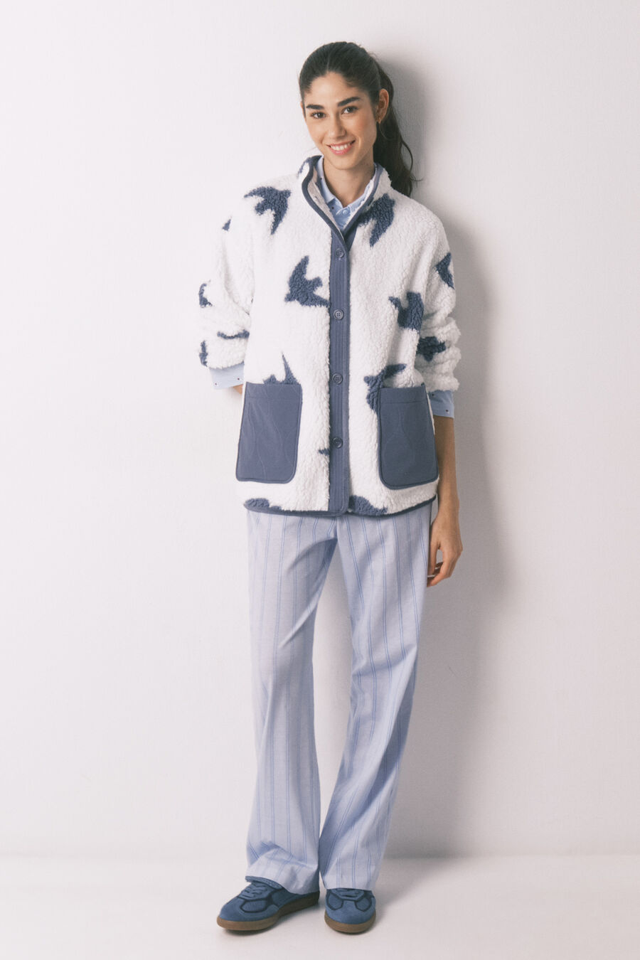 Bata corta borreguito blanco estampado pájaros