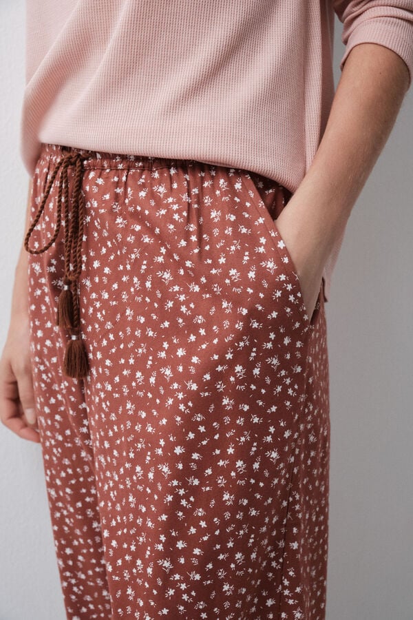 Women'secret Braon duge pantalone sa mini cvetnim printom Braon