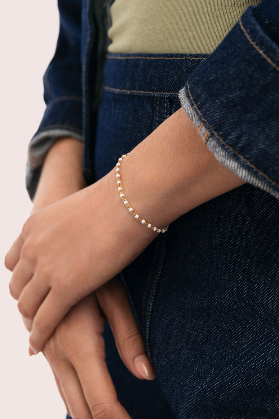 Pulsera Dots Enamel Blanco Acero Baño Oro