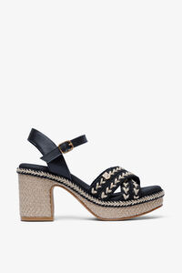 Popa Cu&ntilde;a tac&oacute;n Melia Yute