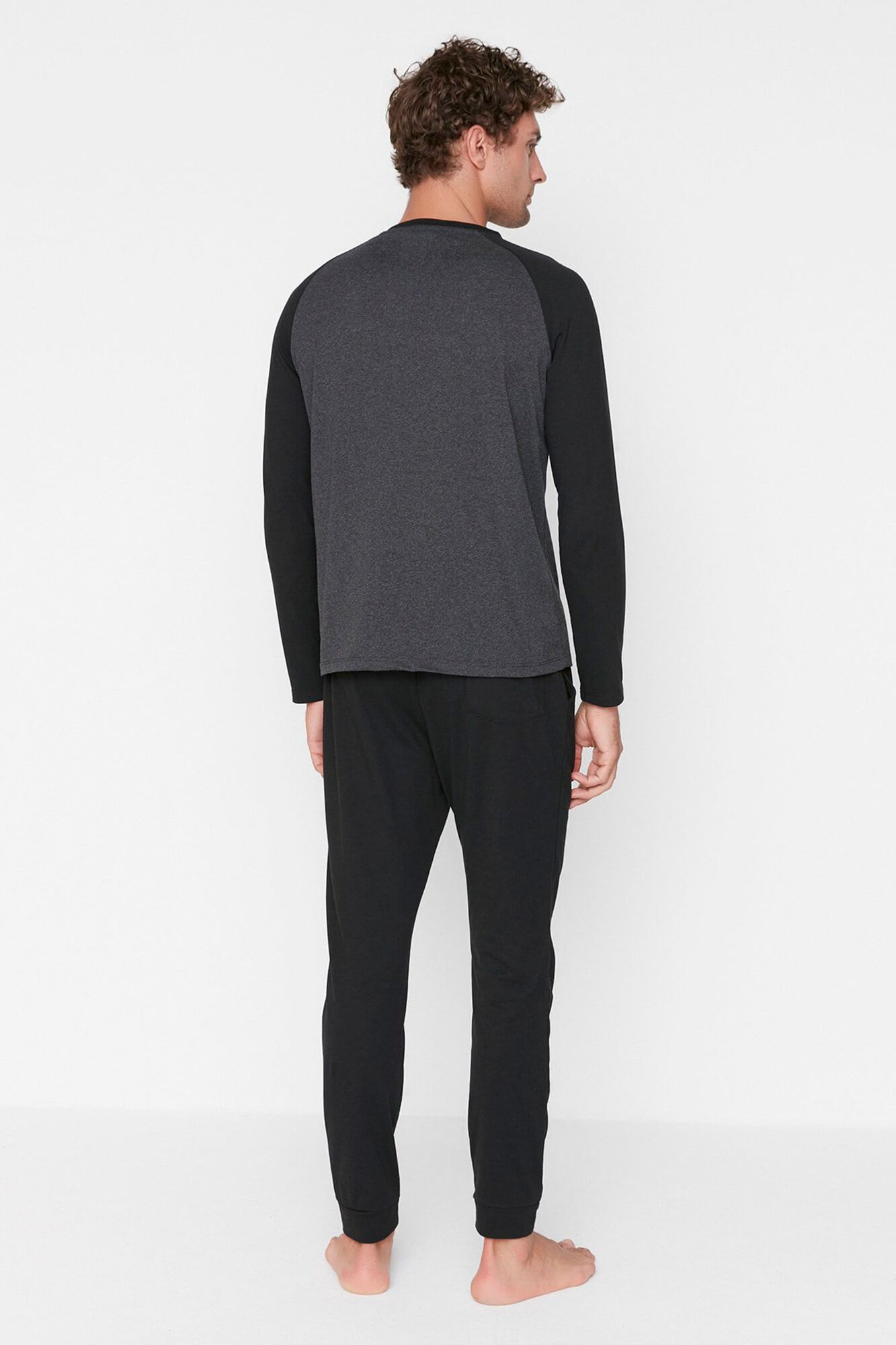 Trendyol Conjunto de pijama de corte regular com estampado preta e antracite e mangas raglan 