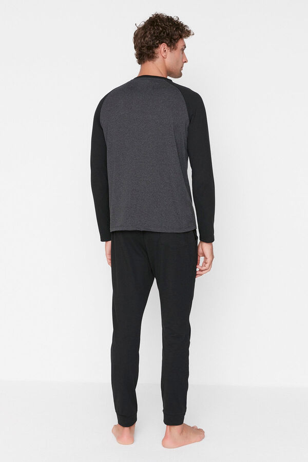 Trendyol Black and anthracite print regular-fit pyjamas set with raglan sleeves  imprim&eacute;