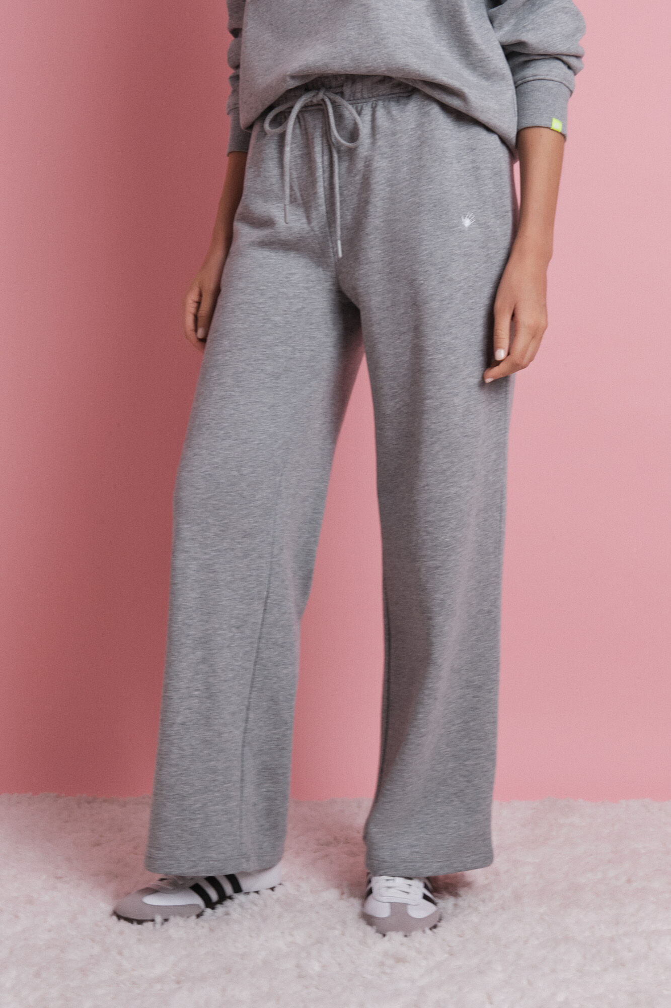 HI&BYE Cal&ccedil;a comprida flare cinza de pel&uacute;cia