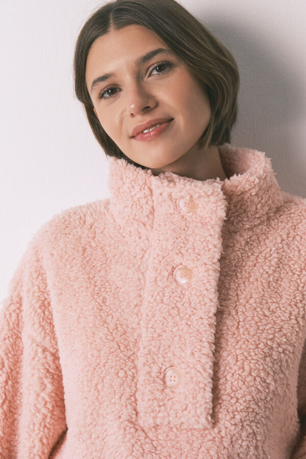 Women'secret Midi kućni ogrtač od roze ve&scaron;tačkog jagnjećeg krzna Roze