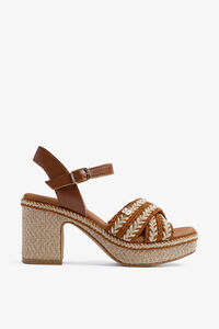 Popa Cu&ntilde;a tac&oacute;n Melia Yute