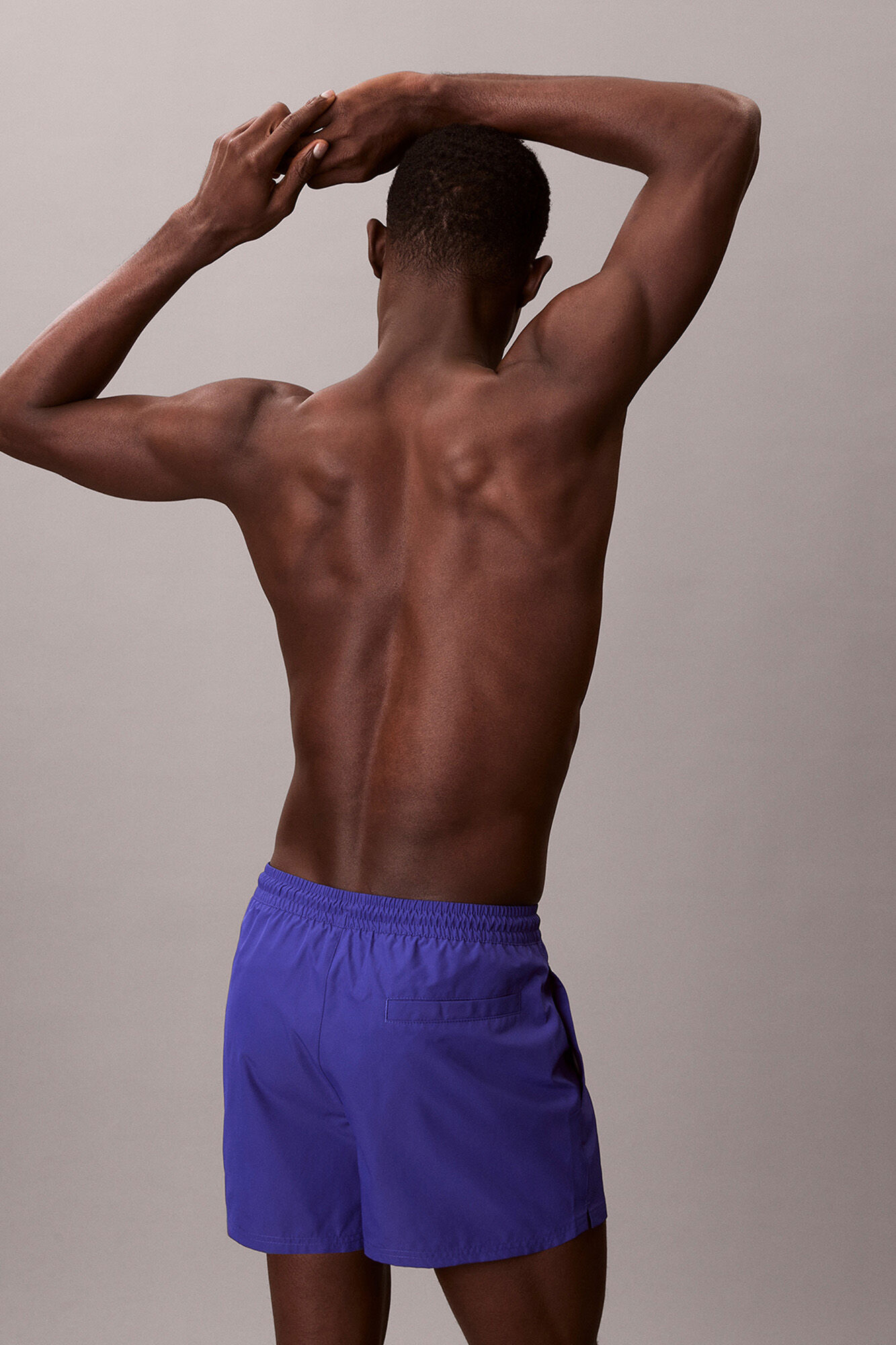 Calvin Klein Ba&ntilde;ador corto cord&oacute;n logo